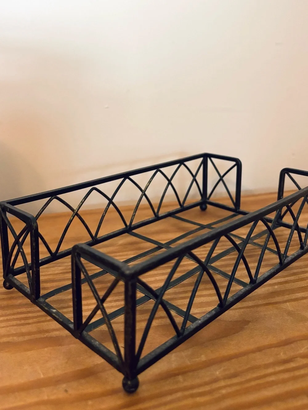 💥 Boston International Metal Napkin Holder & Cheri Blum Napkins